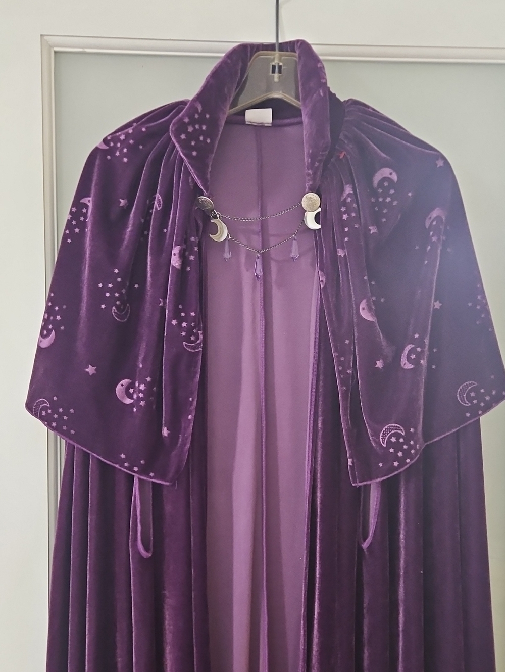 Spirit Halloween Celestial Witch Velvet Cape Deluxe Purple One Size EUC - Picture 3 of 6